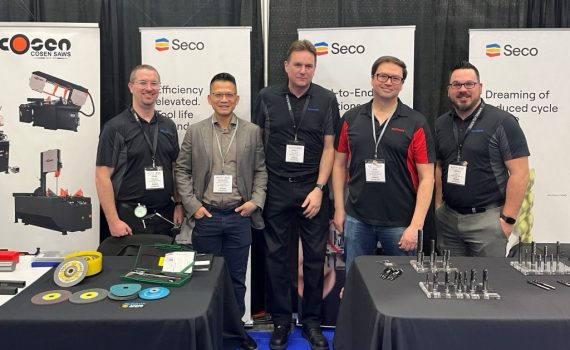 Technicut team exhibiting at a previoud Metalworking & Manufacturing Expo